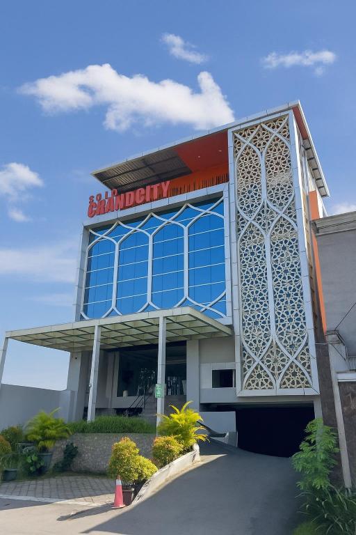 Fasad hotel tampak depan